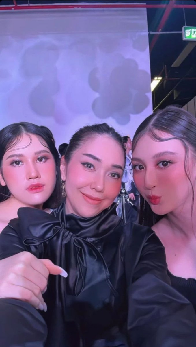 hourly_view's tweet photo. Girls 🩷✨️

#FloatingExhibitionxView
#SSRUTheatreSpace  #SSRUTheatreSpaceShowCase2023 #BodyPaintingandCostumeDesignShowcase2023
#viewbenyapa @view_benyapa https://t.co/X9dLhQs9b0