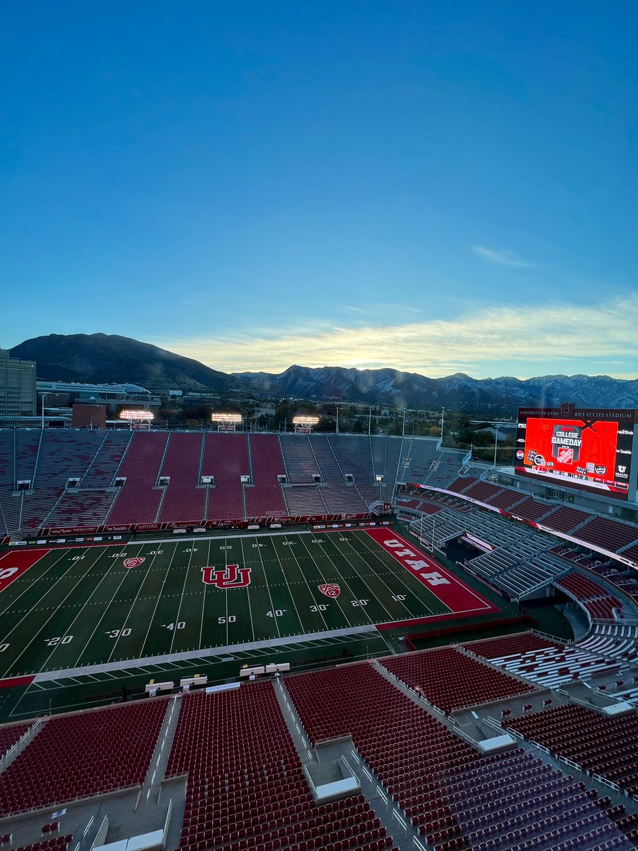 utahathletics's tweet photo. RES is ready and waiting 😍 https://t.co/kMg1UBzALa
