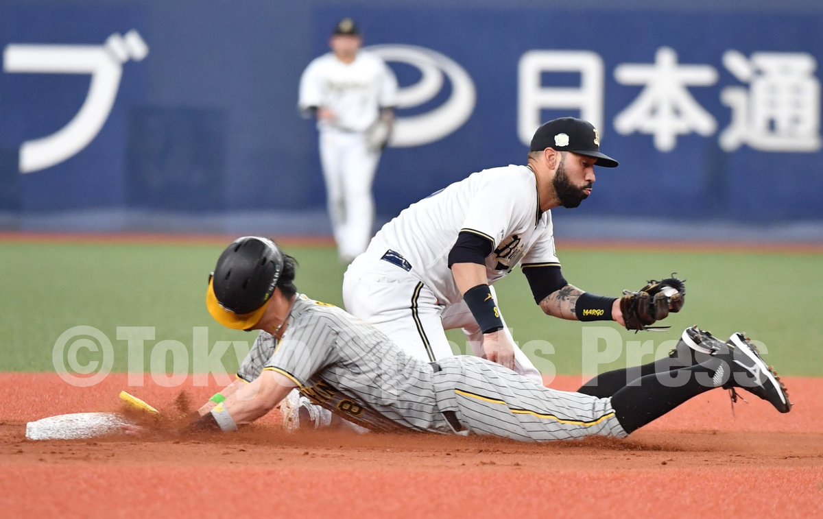 【プロ野球】2023年10月28日 #京セラドーム #日本シリーズ  第１戦 オリックス × #阪神 ▶︎勝負分けた #佐藤輝明 の二盗 ＆ 渡辺諒のＤＨ起用　岡田監督「大胆タクト」を伊勢孝夫氏が分析 tokyo-sports.co.jp/articles/-/281… #タイガース #Tigers #阪神タイガース #東スポ #ミエセス