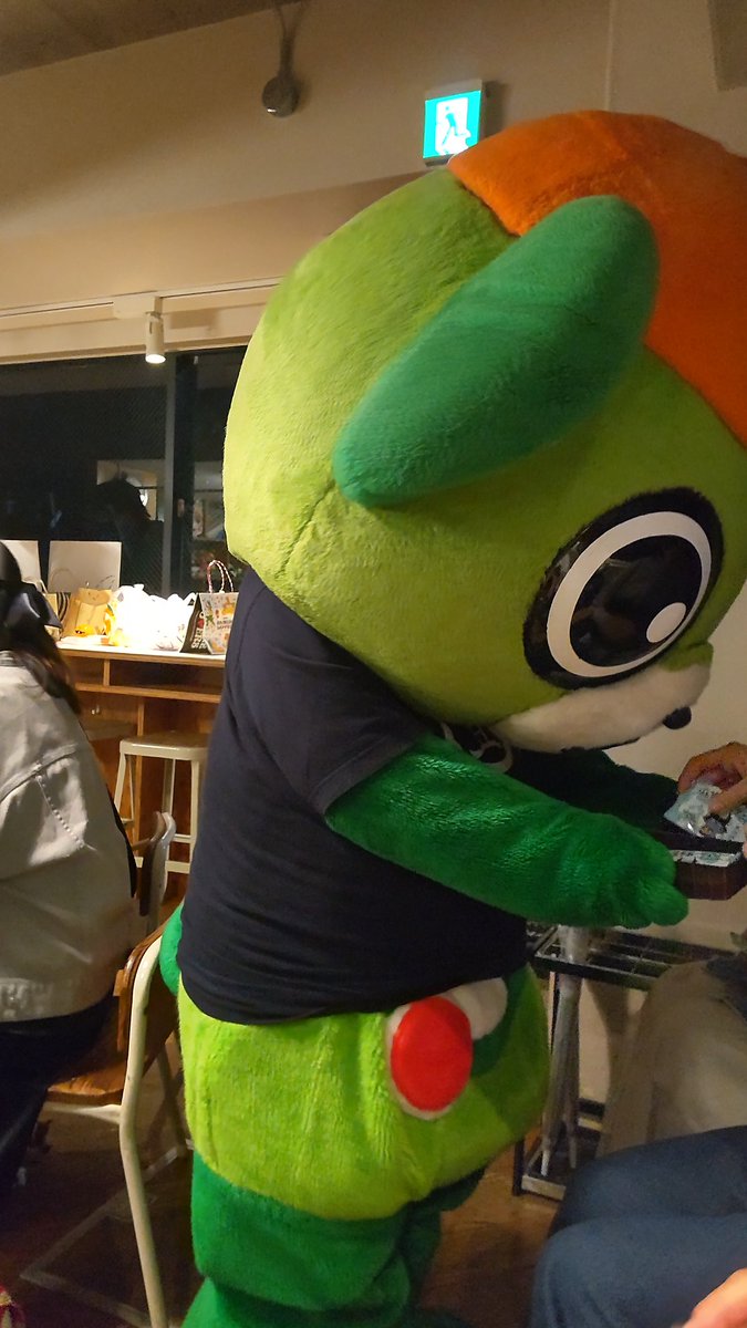SIZUTARO's tweet photo. イッちゃんと山田くんからの彦根土産。イッちゃんどハマリのわるにゃんこ将軍パッケージのサブレ。イッちゃん自らみんなに配ってくれました(*´ω`*)パッケージのわるにゃんこ将軍もきれいに切り取る器用なイッちゃん、さすがね
美味しかったよ(*´-`)ありがとー
#大崎さんとたわしと夜
#ride7 https://t.co/wpQN8iHTOb