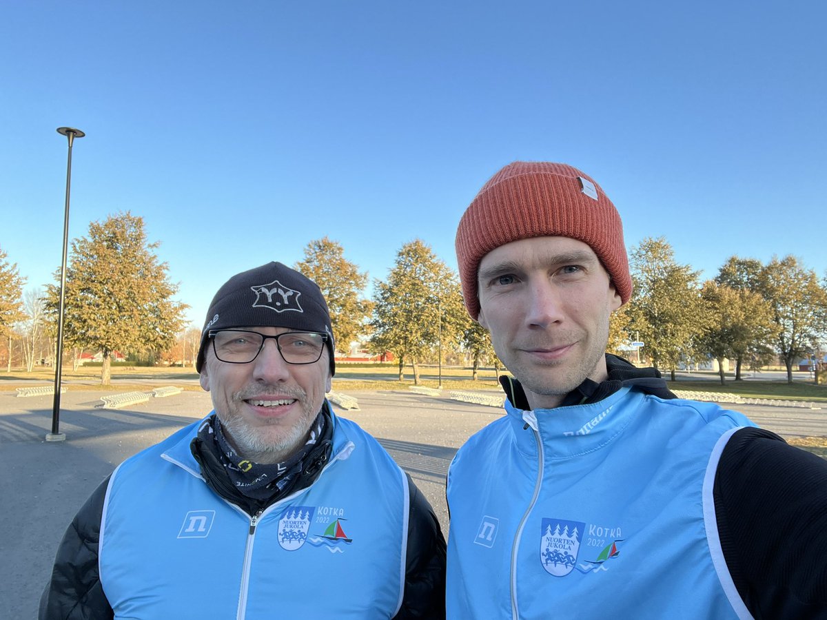 jtmattil's tweet photo. #kotkajukola rataryhmä Kauhavalla tiedonsiirtokokouksessa. Jukolan hieno perinne siirtää vuosittain osaamista eteenpäin.

”Jukola on järjestelijöillä vuoden lainassa, pitäkää siitä hyvää huolta”.

#suunnistus https://t.co/75szRI13Ks