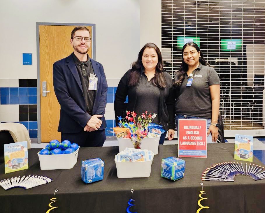 Go Irving <a href="/Crockett_MS/">Crockett MS</a>!! The <a href="/iisdbil_esl/">IISDBIL/ESL</a> is ready to showcase  <a href="/IrvingISD/">Irving ISD</a> greatness! #IISDReimagined #GoIrving