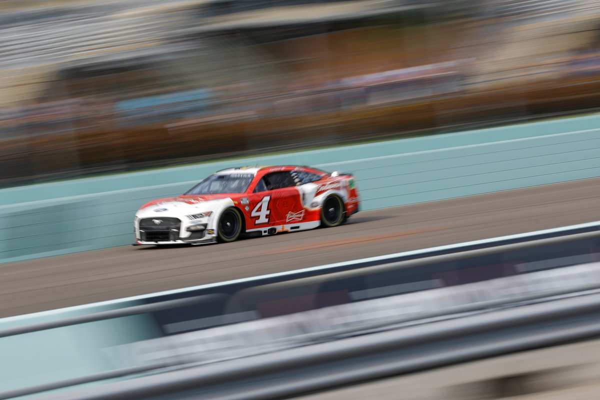 LeadLapCastWNML's tweet image. 🚨PODCAST🚨 This week's Lead Lap with @Sam_FormanWNML featured,

- A look at the big names on the move in 2024 across @NASCAR
- Year 1 of @KyleBusch &amp;amp; @RCRracing
- How NASCAR handled the Ryan Blaney DQ situation from @LVMotorSpeedway 

@SportsAnimal991 

omny.fm/shows/the-lead…