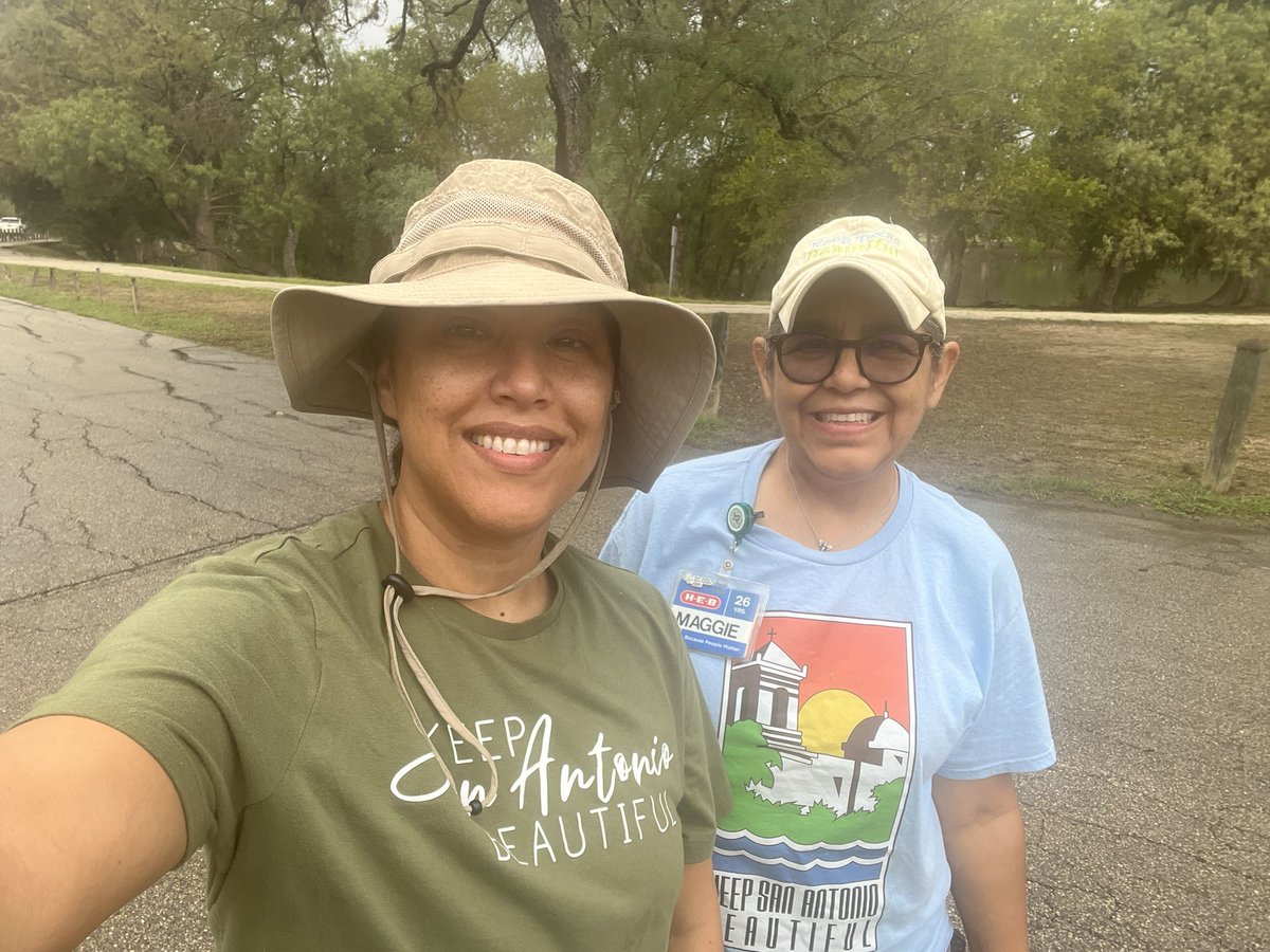 RubideHoyos1's tweet image. It’s a beautiful rainy day at #SouthsideLionsPark but because the ground is slippery, we are having to cancel our #FallSweep event. We will reschedule soon. @KSABeautiful #BeautifyTX #CleanUp