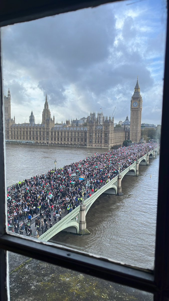 Westminster Bridge, London, right now 🇵🇸