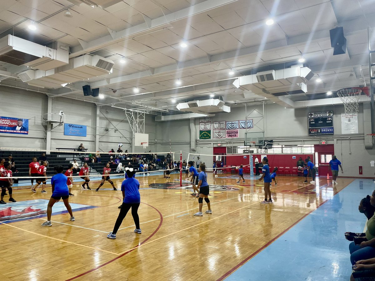 MandyLaCerte's tweet photo. Three Southeast Region teams battling this morning in the @ebrpschools volleyball tournament. Let’s GEAUX! https://t.co/jxSW9R4YqV