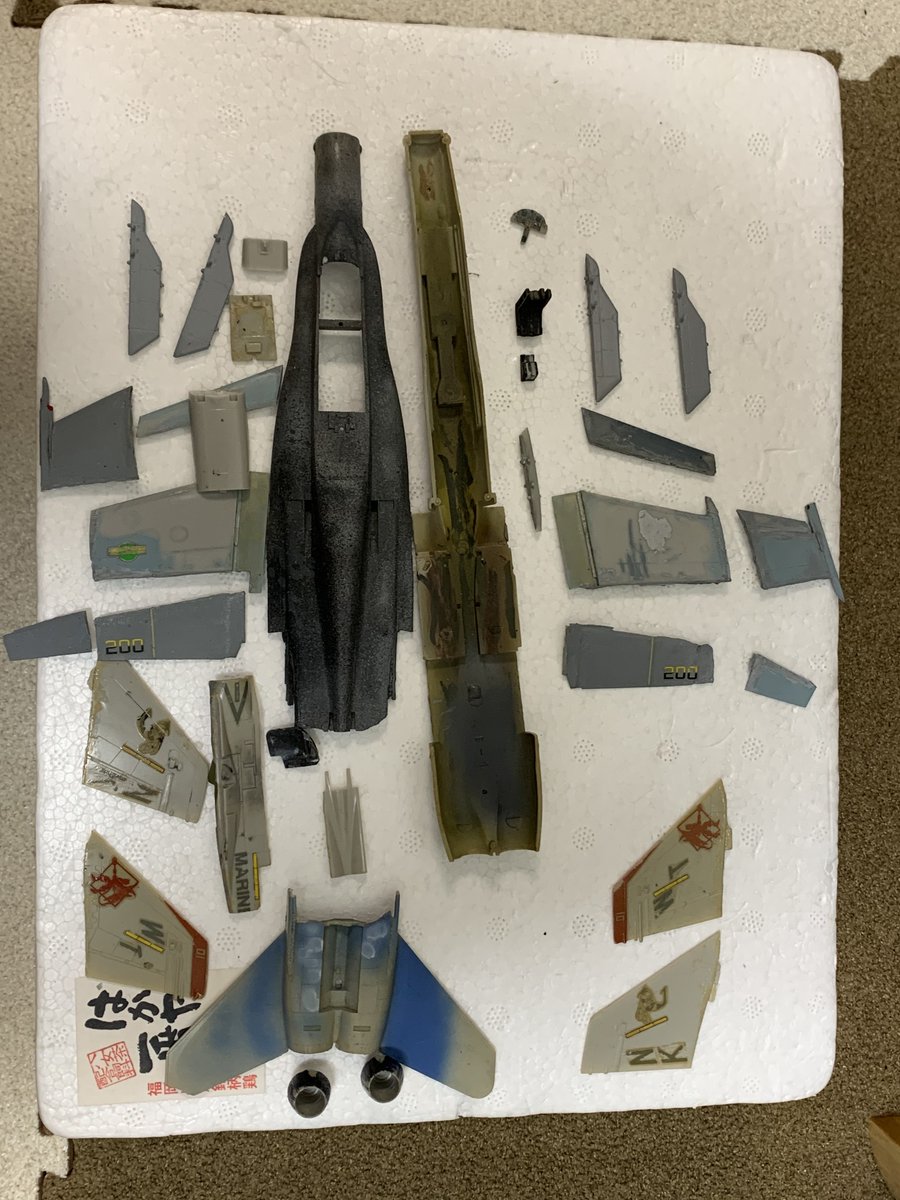 m156962's tweet photo. 完成しました😃
部隊はVMFA-122 CRUSADERSにしました🗡️
出来栄えはボロボロですが、当初の目的である楽しんで作ることはできたかなと思います😆
これにて18製作記は終了、皆さんお付き合いありがとうございました😊
キット:ハセガワ1/72 F/A-18C https://t.co/gvEEhrGTaV