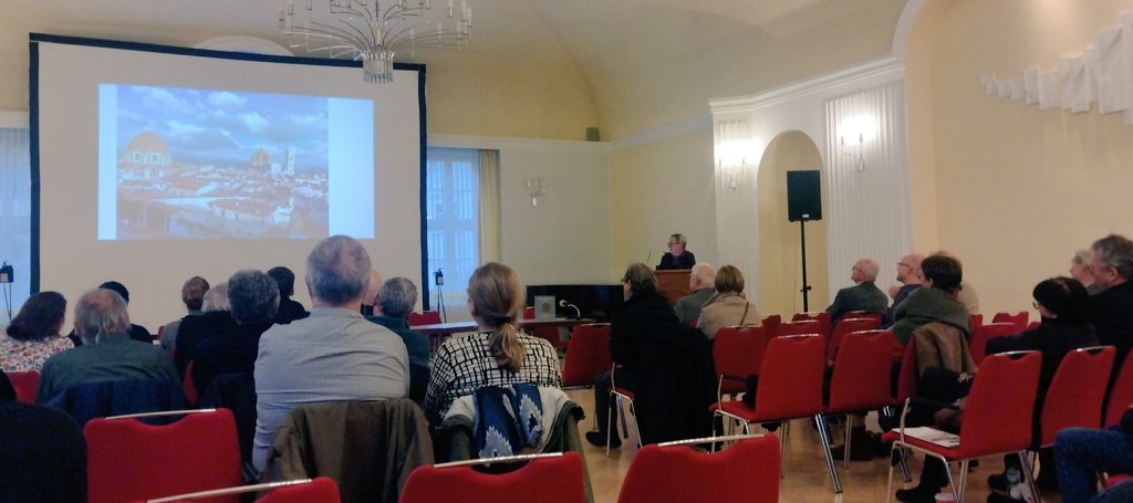 JohEberhardt's tweet photo. Carsten Theumer (Halle) berichtet von der FIDEM 2023 in der @comunefi https://t.co/qTxlHLWfoa
#dgmk #medaillenkunst https://t.co/4SqKzOip7z
