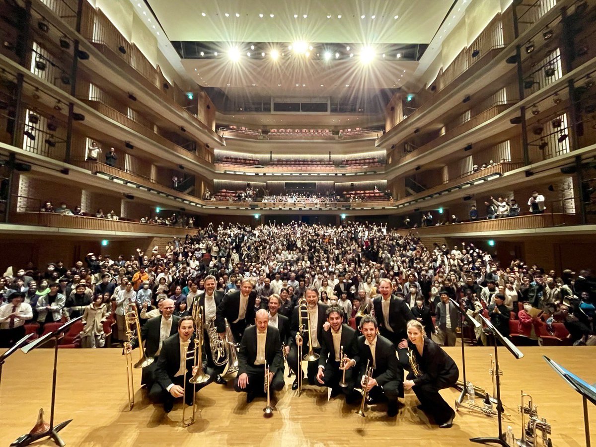rcobrass's tweet photo. THANK YOU! HIROSHIMA🎺🎺🎺
#RCOブラス 広島公演でした👏たくさんのお客さんとお会いできて嬉しかったです😌お楽しみいただけましたか？

明日は最終公演、埼玉・川口公演です💪

ロイヤル・コンセルトヘボウ管弦楽団
ブラス・アンサンブル
https://t.co/2I10QHedyG

#rcobrass 
#concertgebouworkest https://t.co/POD8Rdvvd6
