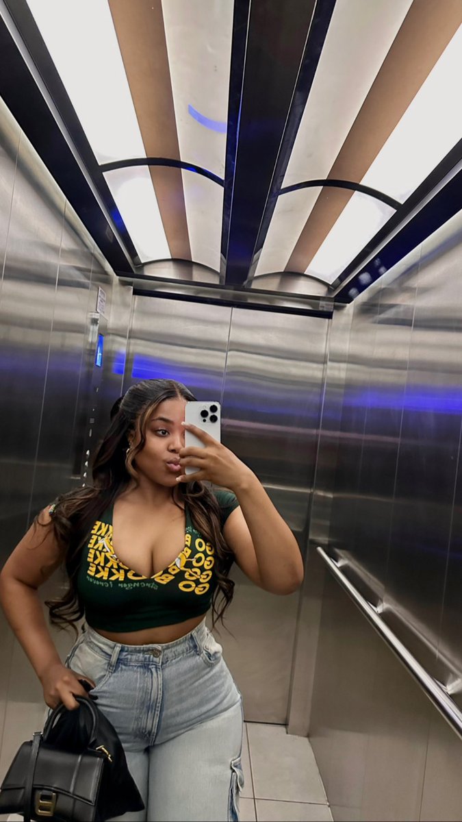 sbahlens_'s tweet image. the girlies were right about these tops🤭 anyways, go bokke🤍