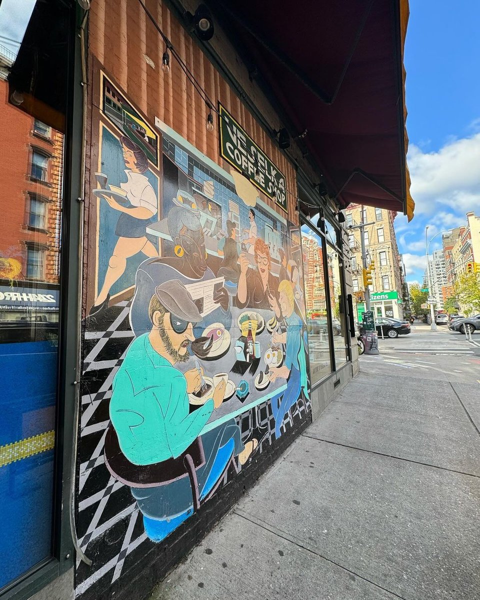 veselkanyc's tweet photo. ๐ท๐ท๐ท and ๐ท๐ท๐ท
For a brunchable fall day.
๐ท โข @ms.samanthablake
#eggsbenedict #varenyky #fall #outsidedining #veselka #veselkanyc #eastvillagenyc #littleukraine #nycfood #evimanyc #eeeeeats #standwithukraine ๐ท https://t.co/zoDoq5o7Ql