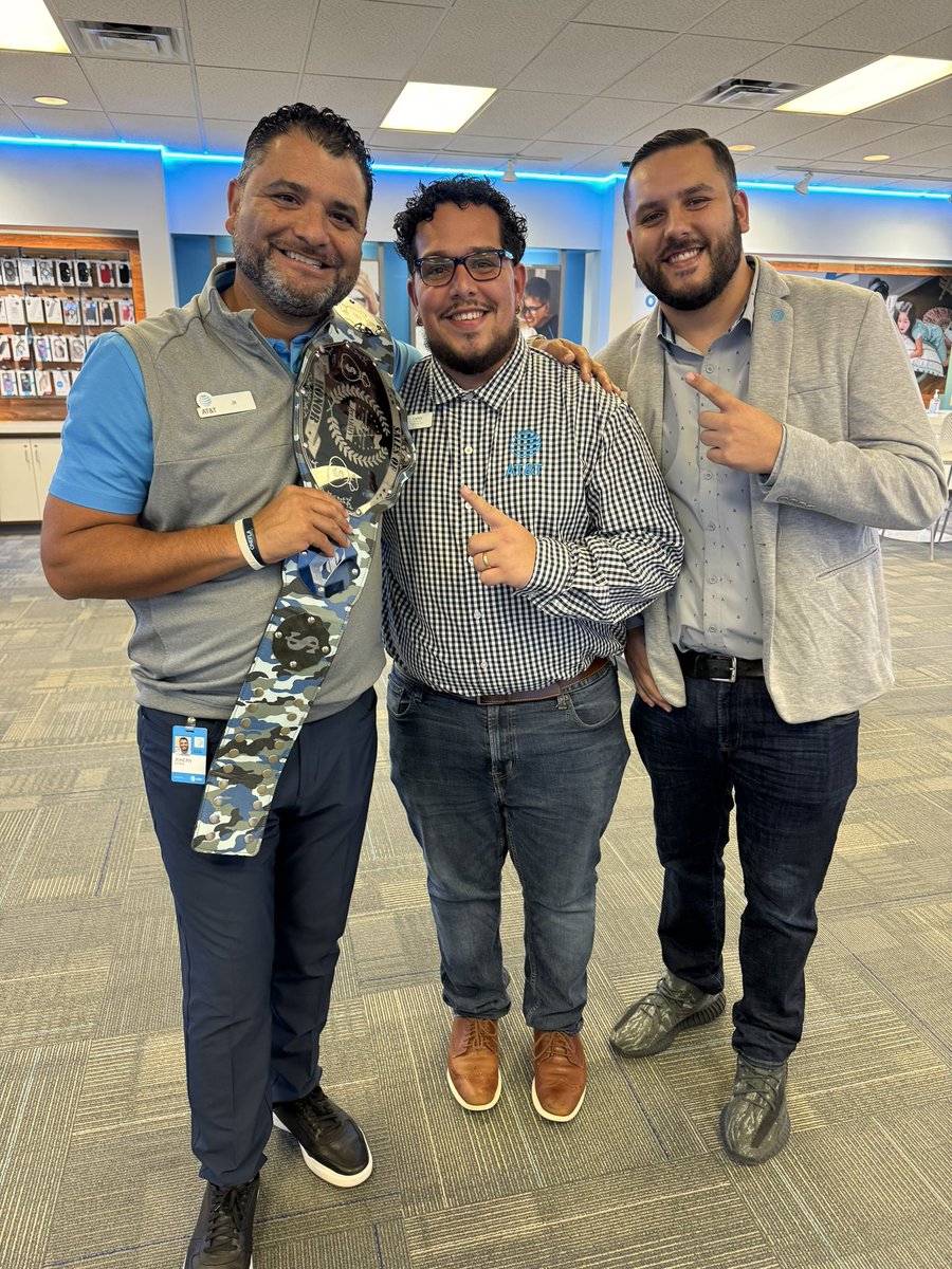 jmarciniakk's tweet photo. Coach @jrluna11 couldn’t leave River City without rocking the Sales Of Honor belt! 🫡#JerARMY @ITSFLORES617 @jemeFL @One_FLA https://t.co/ZNvnab7Yv2