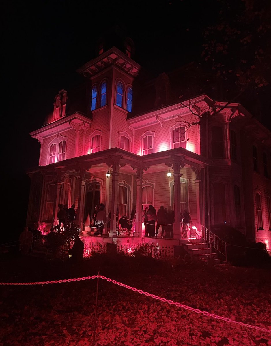 Real haunted house in PA! 🎃👻