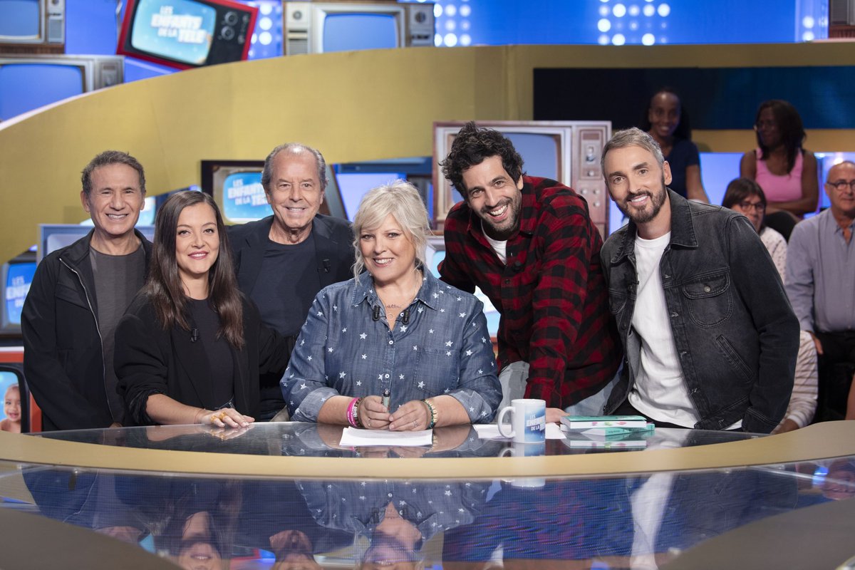 EnfantsdelaTV's tweet photo. ⭐️ Nouvelle semaine, nouveaux invités !

Laurence Boccolini reçoit à sa table : @doveattiaOff @cwillem @max_boublil @CAMILELLOUCHE et #christianmorin
✨

📺 Rendez vous ce dimanche 29 octobre à 18h40 sur @FranceTV pour les #EnfantsTV https://t.co/6xQ3eyPyfM