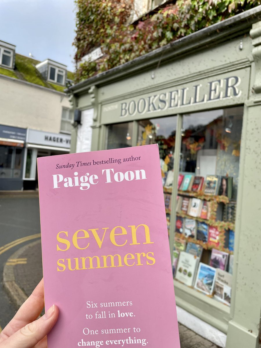 Dropped a proof copy of #SevenSummers into the team at this beautiful bookshop @padstowbooks - brought back memories of #TheLastPieceOfMyHeart too! Bridget’s story is set here…