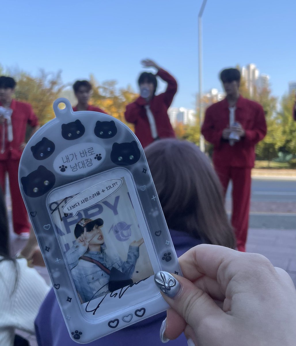 shzzangfan's tweet photo. 수혀니앨포 부자됐어요 샤라웃투친구들🫡
#GHOST9 #고스트나인 
#ARCADE_HERE 
#고나야_나_여기있다
#수현아_까미_여기있다 https://t.co/kmJJR5YDnM