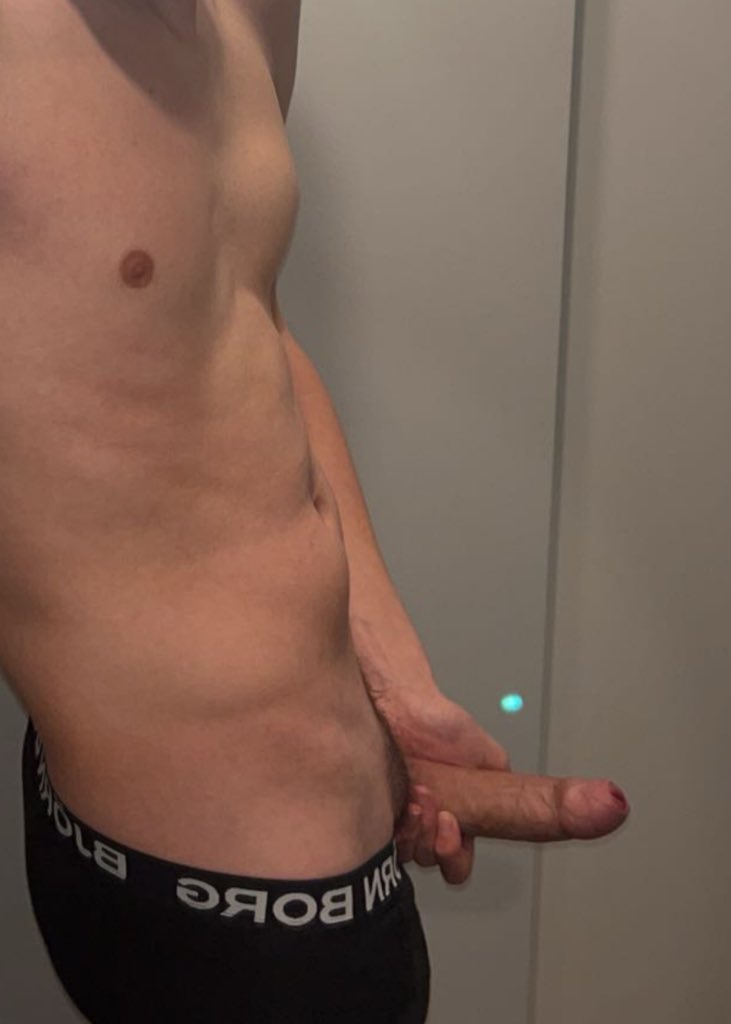 maxdylano's tweet photo. I took this picture right before I hooked up with a really hot italian I found on grindr, he worked at the hotel I stayed in when I was in Italy. We both sucked and jerked each other off. His dick was even bigger than mine. 🍆💦 Btw: will start posting video’s at 5K followers. Retweet to help! #twink #gayteen #gay #dick #hotteen #teendick #nsfw