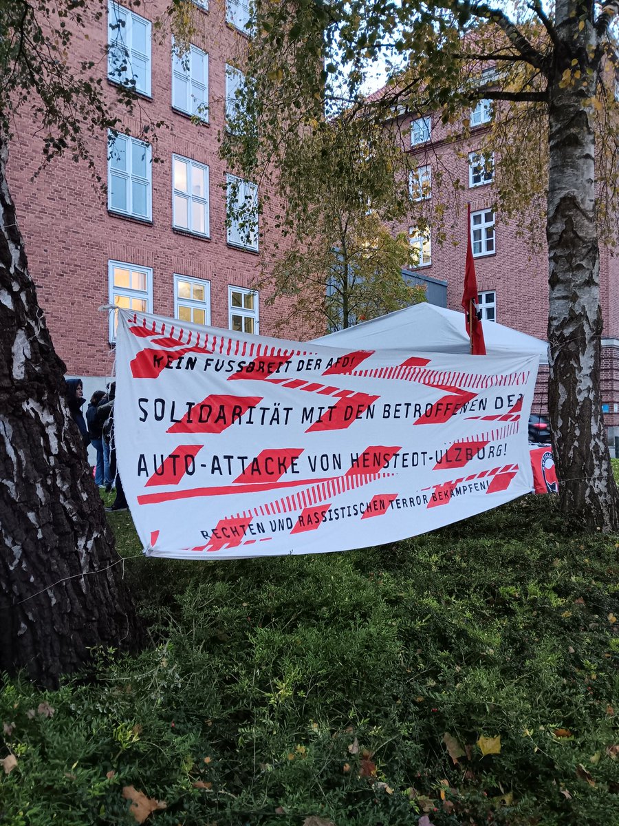 Bericht und Kommentar zur Aussage von AfD-Funktionär Julian Flak im #HenstedtUlzburg Prozess in #Kiel:
 tatorthenstedtulzburg.noblogs.org/post/2023/10/2… 

#tatorthu #noafd
#noafdsh #nonazissh #nonazis #nonazishh #antifa