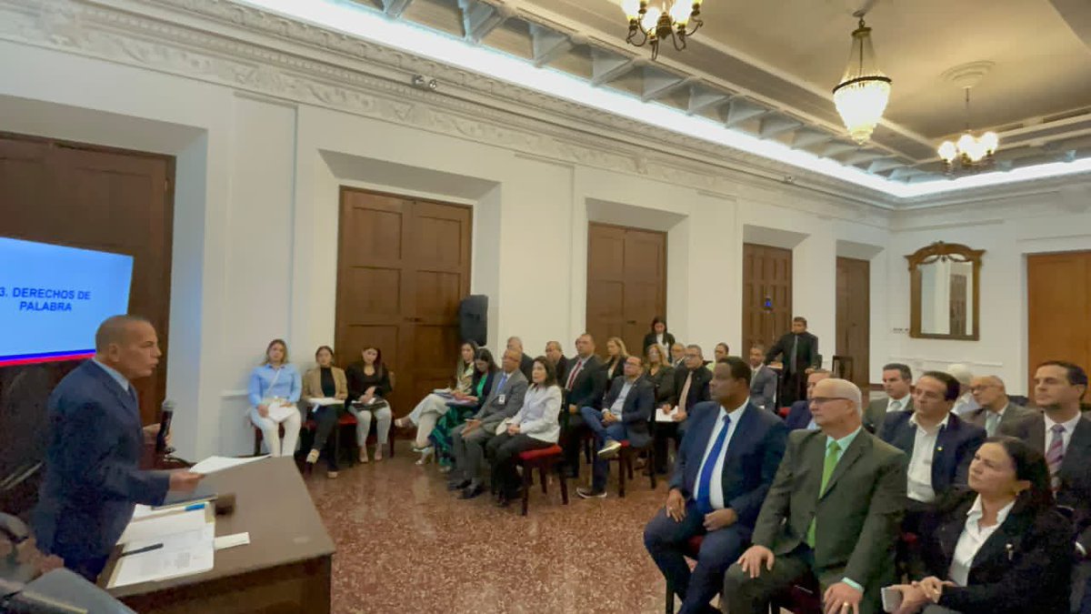 Un Nuevo Tiempo (@partidount) on Twitter photo Gobernador del estado #Zulia - <a href="/manuelrosalesg/">Manuel Rosales</a> continúa impulsado Acuerdo Humanitario para solucionar crisis eléctrica en la región.
bit.ly/3FHquQZ
#28Octubre Gobernador del estado #Zulia - <a href="/manuelrosalesg/">Manuel Rosales</a> continúa impulsado Acuerdo Humanitario para solucionar crisis eléctrica en la región.
bit.ly/3FHquQZ
#28Octubre