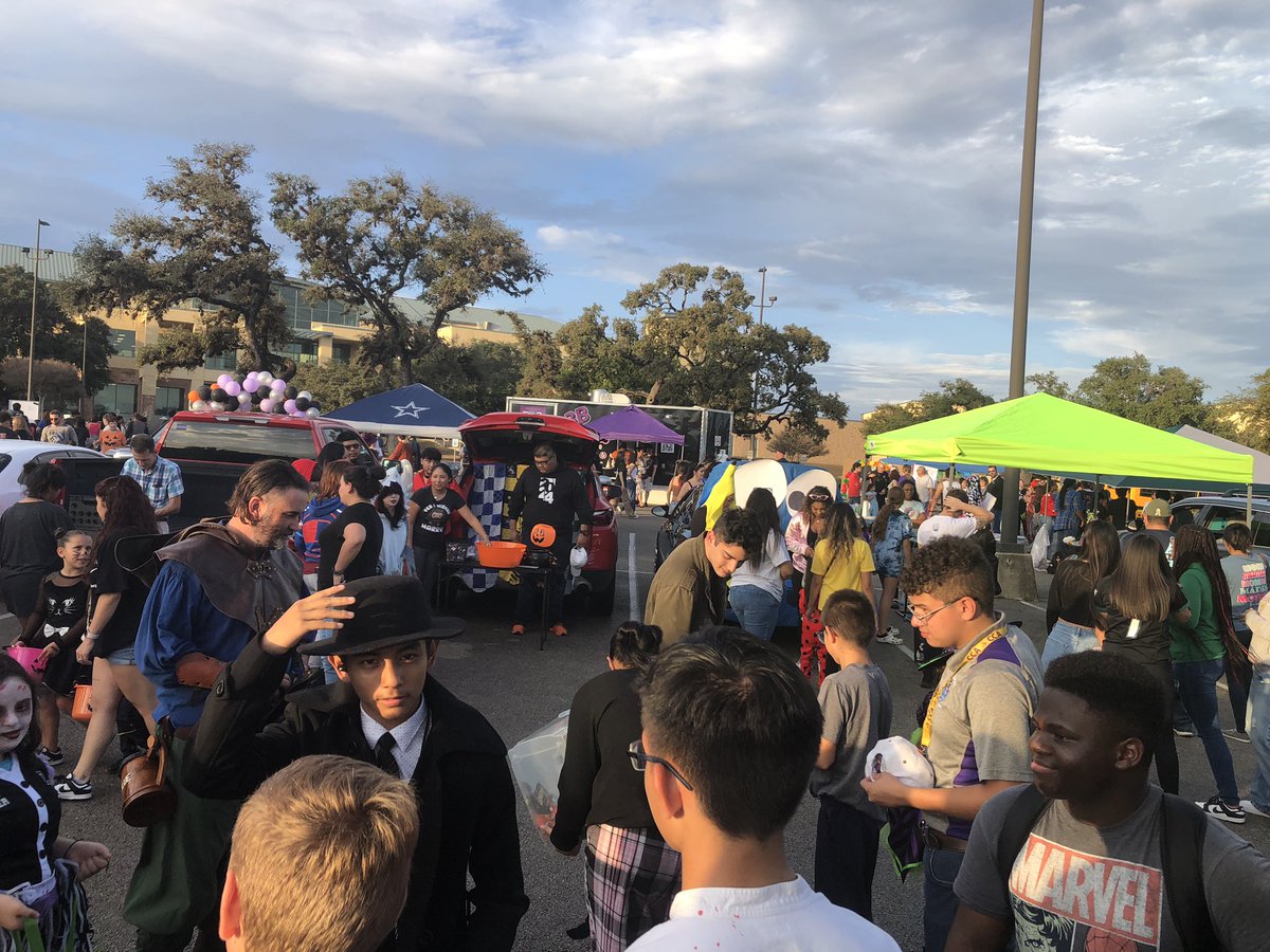 warrenafjrotc's tweet image. It was a busy Friday for the cadets of TX-20022; finished up supporting Warren’s Trunk-or-Treat. Always a great time having fun with theses kids!!! Thankfully the rain held off. #AFJROTC #TeamWarren @melg2005 @NISDWarren