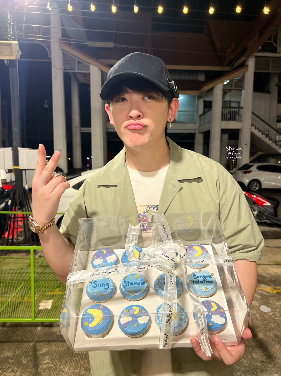 Starwin_fanclub's tweet photo. Congratulations 🫧 @sungka8800
ตลาด Saveone GO เปิดแล้ววว ที่ประตูกรุงเทพ!
วันนี้ได้มาเจอก็ดีใจสุดๆ ไม่ได้เจอคนที่คิดถึงมาตั้งนาน
มาเจอกี่ครั้ง ซุงน่ารักเหมือนเดิมเลย 🤩🧡
⭐️ ยินดีด้วยนะ 🧁✨
28.10.2023
#saveonego #sungstarwin https://t.co/YRtHaha9JB