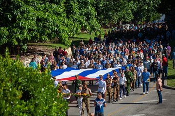 · “¡Hermanos, la Revolución está hecha, vuestra sangre no salió en vano!”. #CamiloVive #CubaPorLaVida <a href="/cubacooperaven/">Brigada Médica Cubana en Venezuela</a> <a href="/MINSAPCuba/">Ministerio de Salud Pública de Cuba</a> <a href="/japortalmiranda/">José Angel Portal Miranda</a>