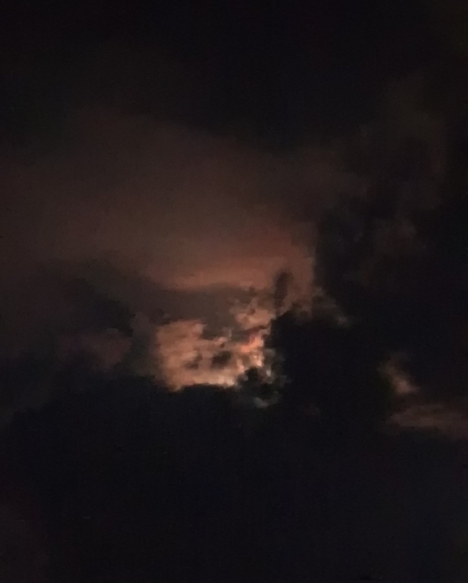 He visto la campaña fantasma de <a href="/burgerking_es/">Burger King</a> y voy a probar que pasa. #EnOcasionesVeoBurger en el cielo de mi casa 🧞‍♂️🧟‍♀️🍔