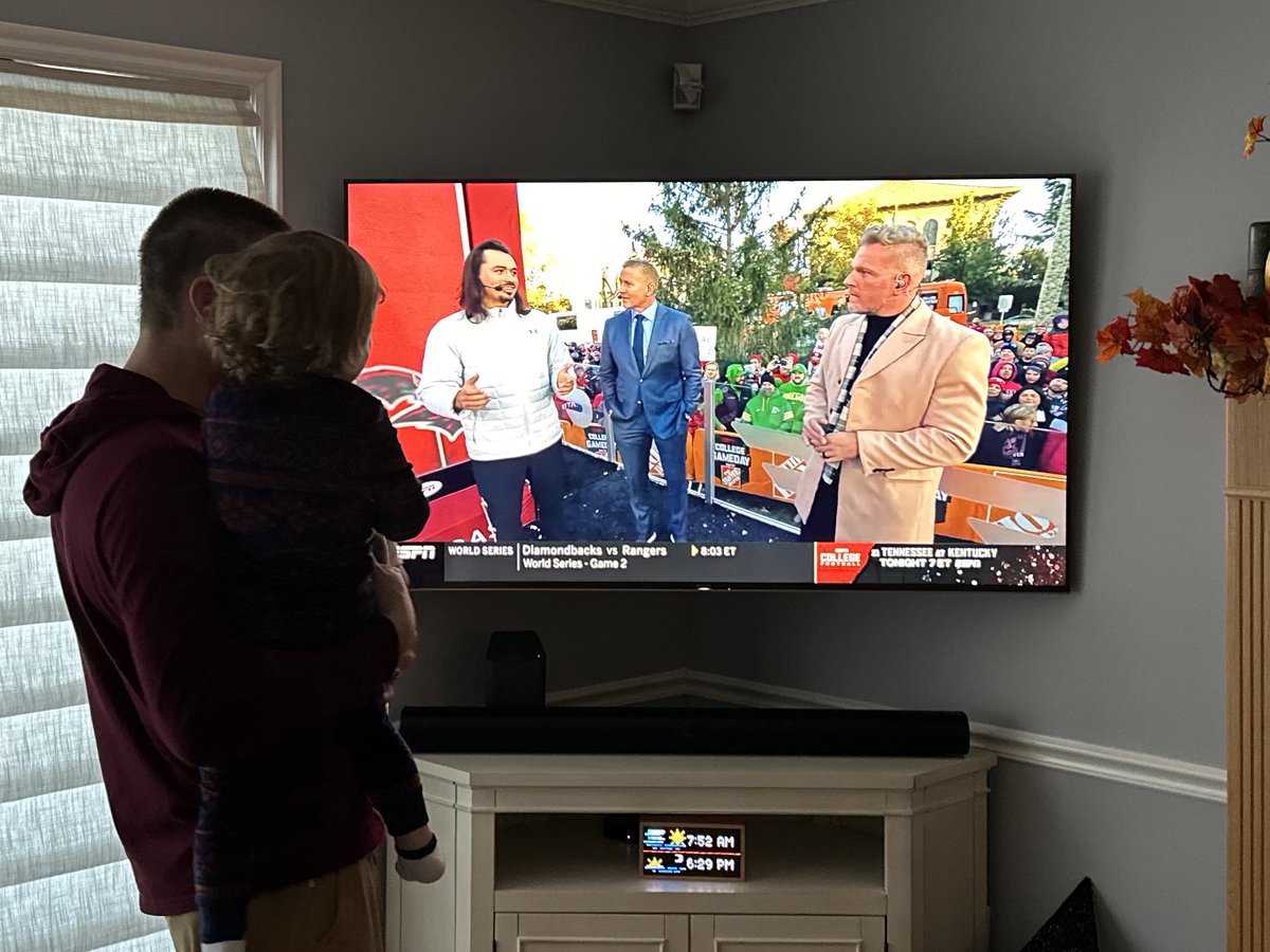 ericaclaremoore's tweet photo. Teaching our kids about the tradition.. Get up, it’s UTAH GAMEDAY!!!!! #GoUtes https://t.co/cEfw7F6Osi