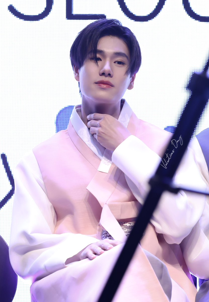 Loquemasss's tweet image. kill me 😭😭😭

@phuwintang 
#phuwintang 
 #PPfandayxSeoul