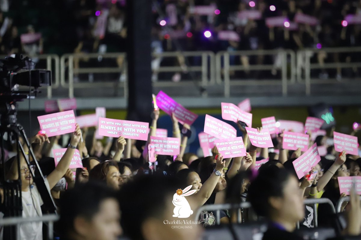Charlott21's tweet image. ชาล็อต ออสติน ผญ.ที่ควรได้รับความรัก🤍 คนรักหนูเยอะมากรู้ใช่ไหม ไม่ว่าหนูจะทำอะไรจะมีมัมหมี สไมล์ลี่ เเดง ชิงชิง อยู่ข้างๆเสมอนะ รักนะ🫶 

CHARLOTTE IN CONEF AT VN
#ConcertENGFAinVietnam
@itscharlotty #ชาล็อตออสติน