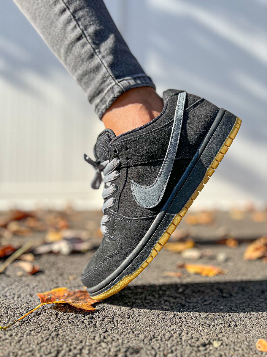 brttniann's tweet image. #KOTD : Dunk Low Pro SB ‘Fog’ ☁️

Happy Saturday! 
What happened to sweater weather⁉️
I hope everyone is enjoying this bipolar weather 😎

#atmoscollectorsclub #kicks #Nike #nikesb #PhotographyIsArt #SNKRS #snkrsliveheatingup #yoursneakersaredope