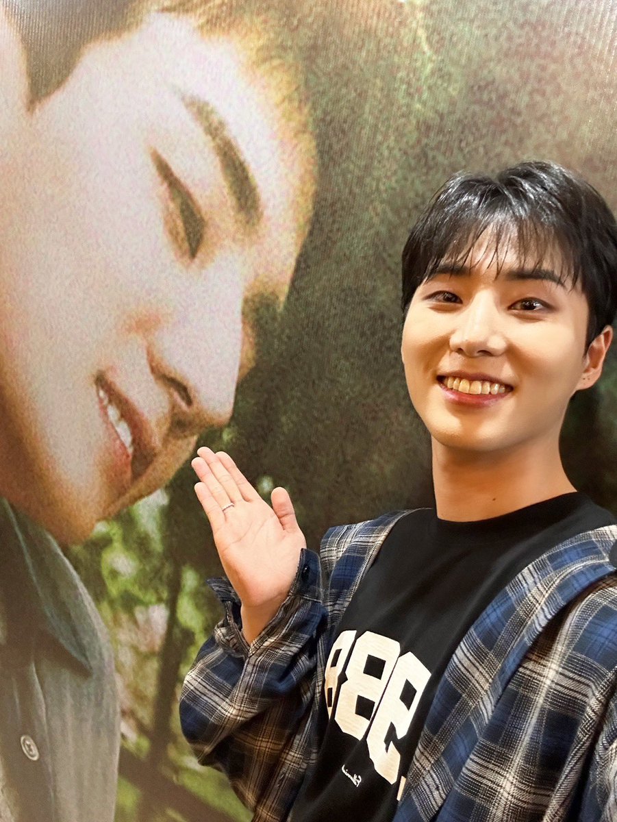 [ #DAY6_BEHIND ]

자카르타 콘서트도 함께해 준
고마운 영케이 밴드☺️

다시 만날 때까지
모두 건강히 잘 지내기로 약속!🤙🏻

#DAY6 #데이식스
#YoungK
#Letters_with_notes