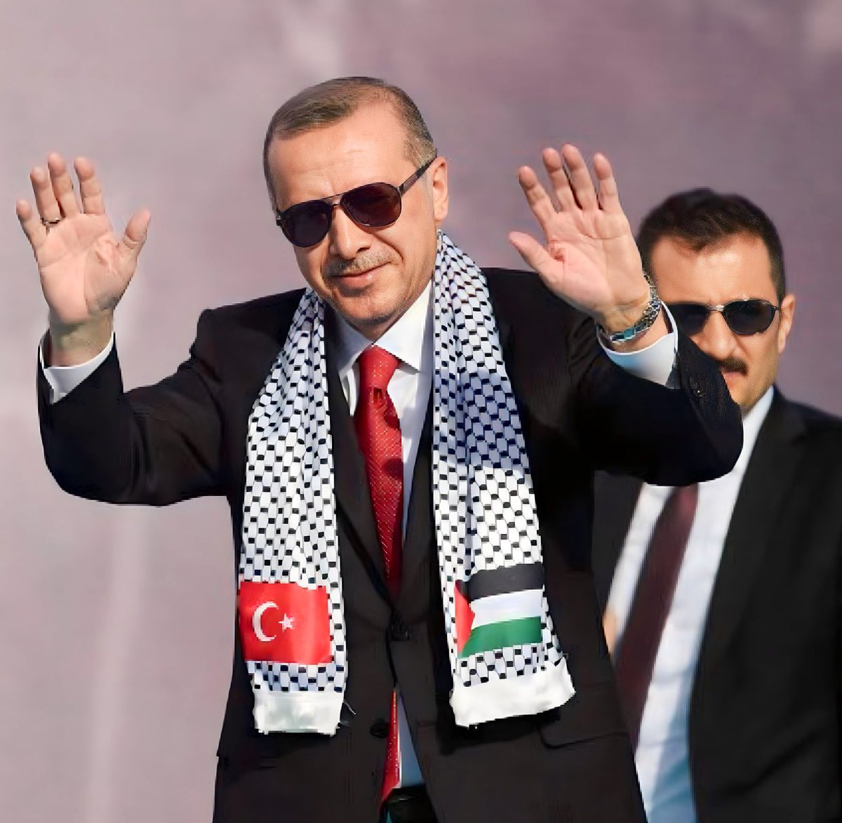 Cumhurbaşkanımız Erdoğan:

Ey Batı size sesleniyorum. Yeniden bir hilal-haçlı mücadelesi mi estirmek istiyorsunuz?

Eğer böyle bir gayretin içerisindeyseniz biliniz ki bu millet ölmedi.

"Bir Gece Ansızın Gelebiliriz"