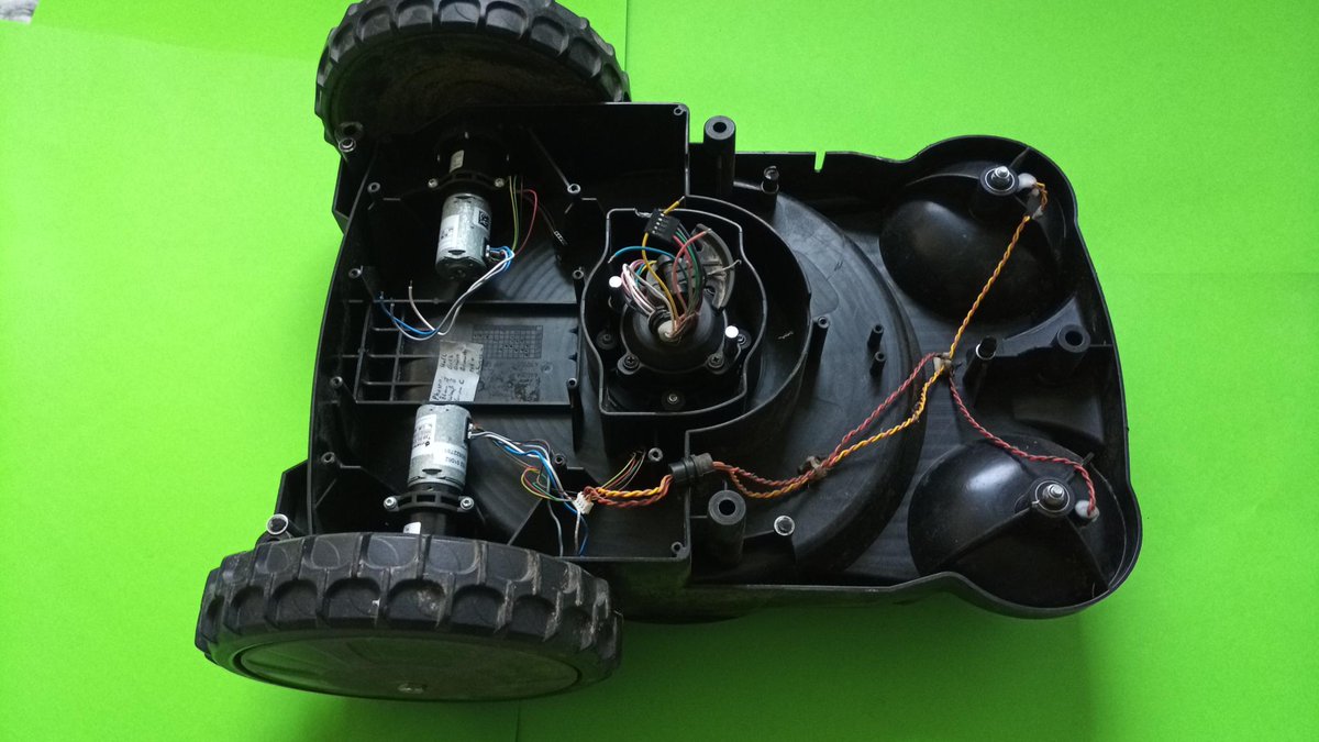 ullisun58's tweet image. Hi #robotics and lawn #mower fans. Based of the results yesterday I start a new project. In an old robolinho case is space for the Pi and the ZS-X11H controllers. The Software is based on @TGD_Consulting  #pimowbot with some extra code for brushless motors Thx Dirk in advance