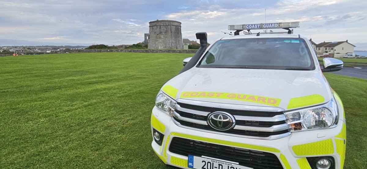 SkerriesCG's tweet photo. Some photos from our recent training exercise at Red Island, Skerries with the Dublin based Coast Guard R116 heli crew. https://t.co/6v2Oyc7jGI