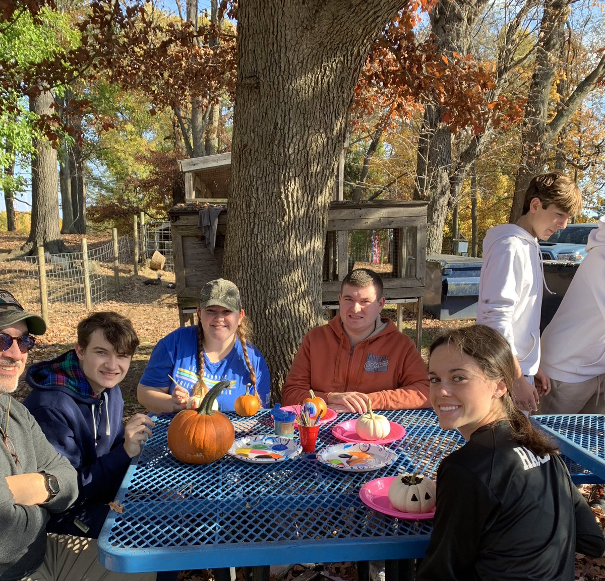 BC_Culnan's tweet photo. Best Buddies at Kleinke’s Farm painting pumpkins on this beautiful fall day!!! https://t.co/yKTWrimZJH