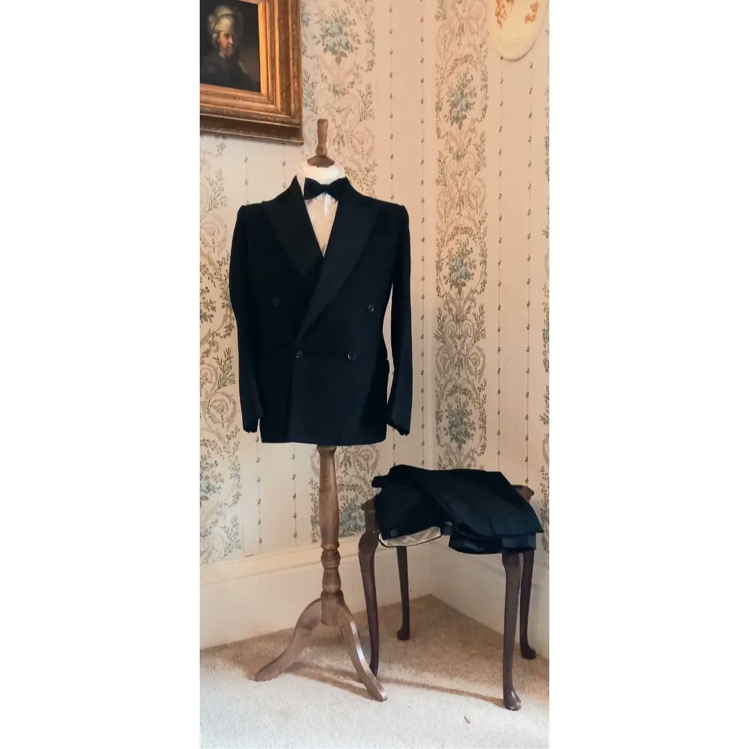 CC41 Burton formal suit

#esty #reseller #collector #formal #40s #formalgentleman #formalsuit #instagram #illustrations #mensfashion #mensfashionpost #mensfashionreview #mensvintagefashion #mensvintageclothing #mensvintagewear #mens #menstyle #mensstyleguide #cc41
#cc41clothing