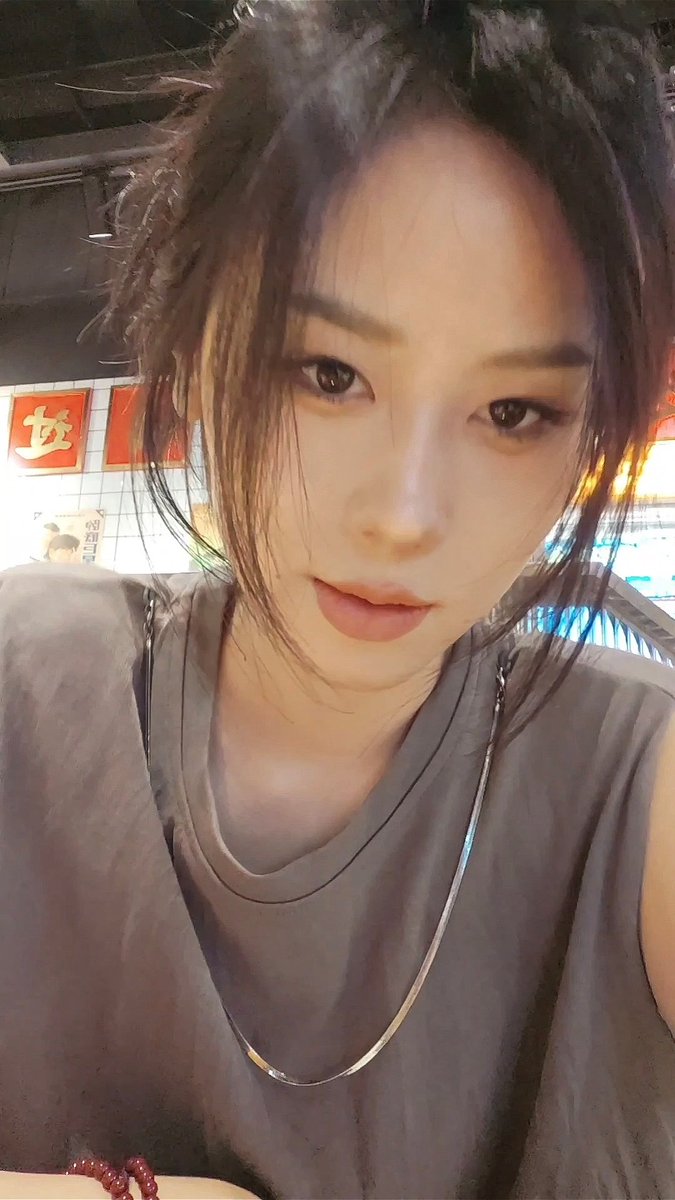 QueenaZhao_'s tweet photo. 闪现 https://t.co/3mOTgJHhhW