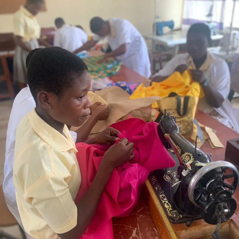 tti_official1's tweet image. Fashion designers @ work #practicalTime #fashiondepartment
🧥🥼👚👕👖🥻👘👔

📸Media Team