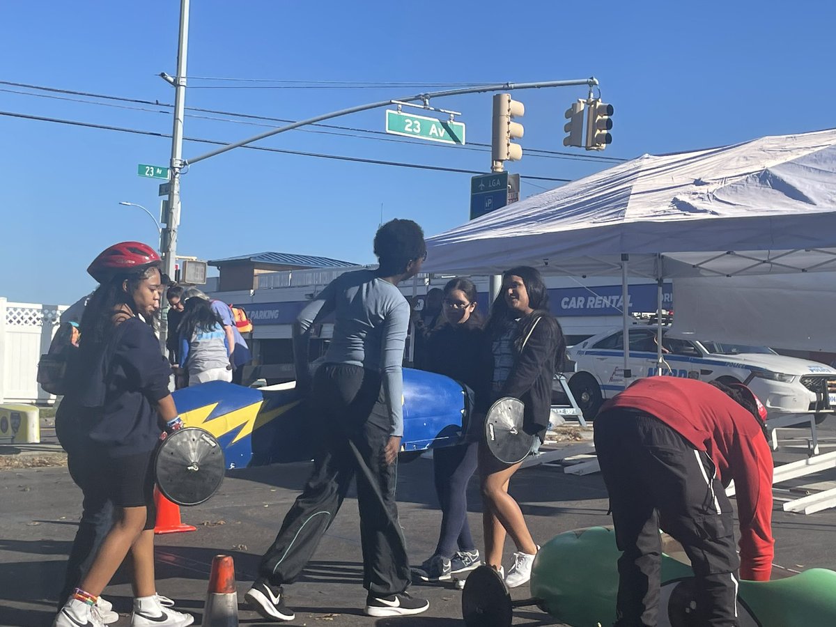 BarbaraFaughnan's tweet photo. @DOEChancellor , @cristinevaughan @ClaudineConover  @District11BX 
District 11 representing the Bronx at the Flushing Meadows Battle of the Boroughs Soap Box Derby!! Let’s go! Stay tuned for more pics and updates! Thank you D11 schools: 83, 89, 97, 175, 370 representing!! https://t.co/aSNmbjKuEq