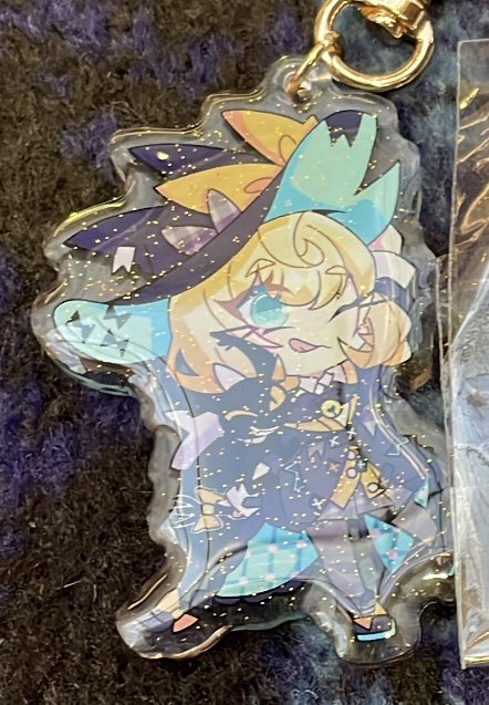 drxp_tocos's tweet photo. Here at AWA as ewiwaaaa
Also some merch I got form @x3Dustco !!
#vtuber #cosplay #LazuLight #eligent #EliraPendora #NijisanjiEN #pendorART https://t.co/u8FPwUSgK1