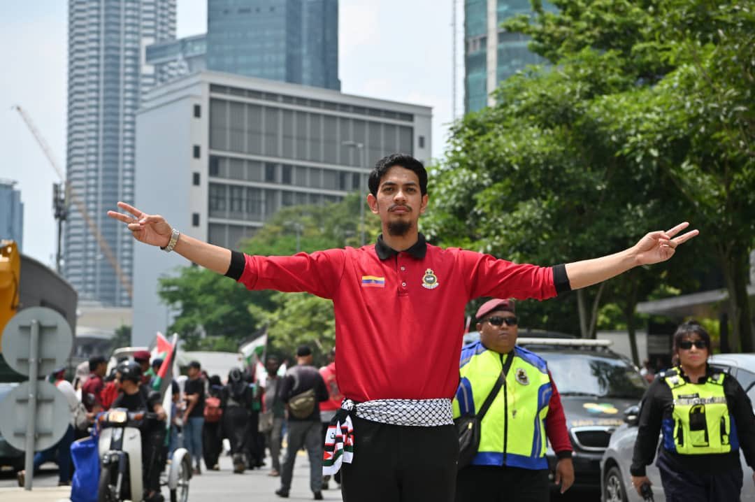 razakprudential's tweet photo. Alhamdulillah selesai bertugas untuk Himpunan 10k hari ini. Semoga Allah catatkan sebagai usaha untuk membantu umat Islam di Palestin. https://t.co/aTU1U3q3um