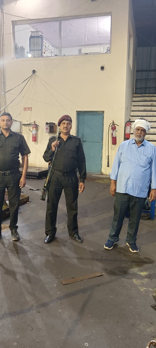Hathras workshop Diwali त्योहार के मद्देनजर कार्यशला की लाइटिंग एवम सुरक्षा
व्यवस्था देखते हुए <a href="/dvvnlhathras/">DVVNL HATHRAS</a> <a href="/dvvnlhq/">Dakshinanchal Vidyut Vitran Nigam Limited</a> @DvvnlWorkshop <a href="/e_aligarh/">E.E W/S Aligarh</a>