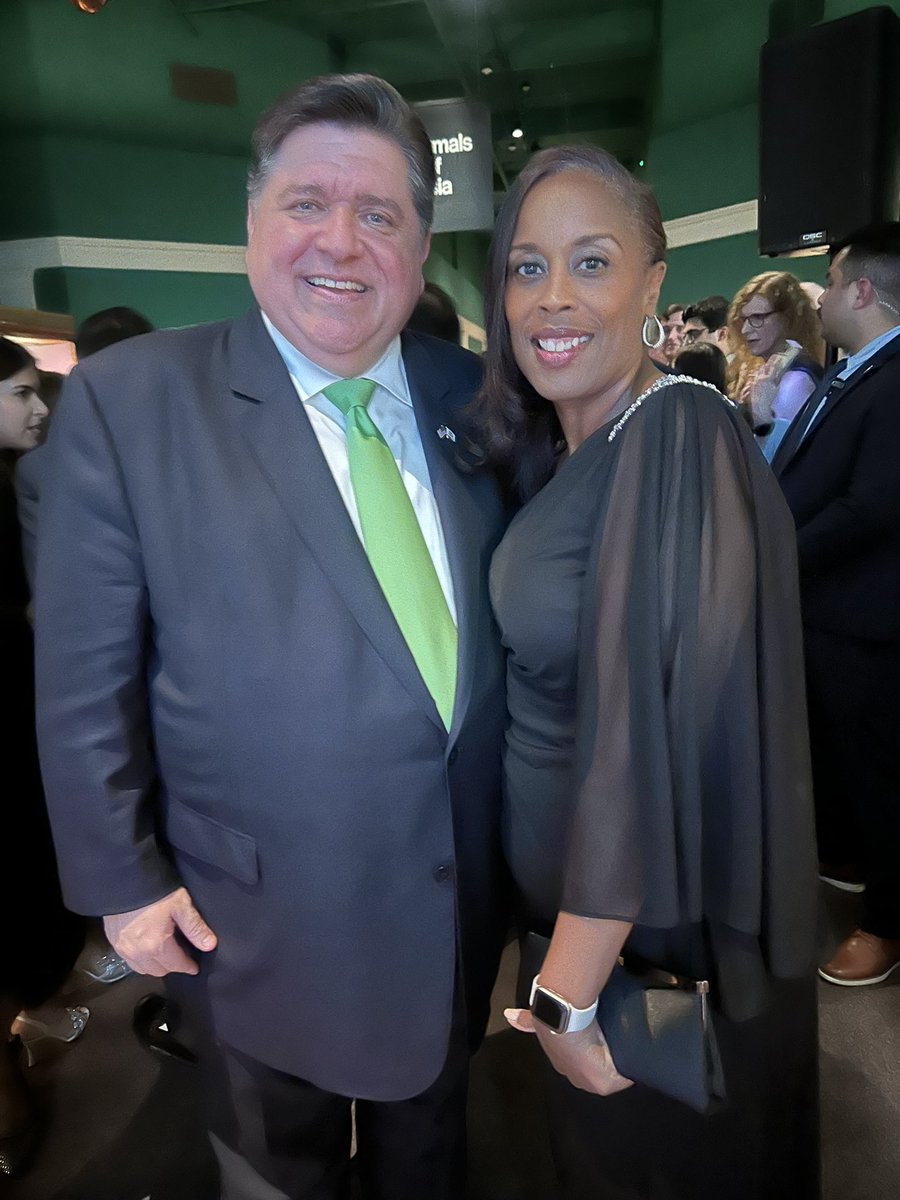 FriendsofCyrilN's tweet image. The Illinois Democratic Party event was one for the history books. It was amazing to meet Senator Rev. Raphael Warnock @raphaelwarnock.0fficial_ who gave the keynote address and to see so many of my colleagues and supporters in one room.  I’m gateful my wife @tnichols007 joined.