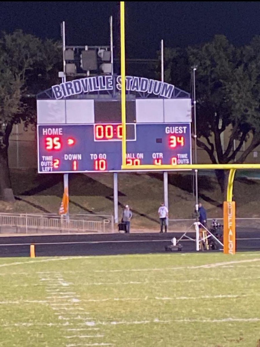 CoachGilbertHHS's tweet photo. Started coaching these guys as freshman and moved up with them through JV/Varsity, not an ounce of quit in them. Comeback win after being down 28 was a great way to finish senior night! #haltomfamily https://t.co/sloyJylUXz