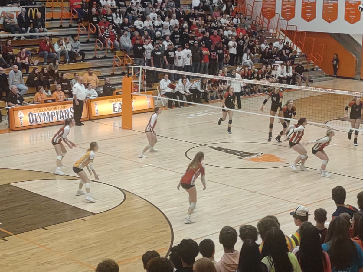 Brownstown-Central takes set 3 (25- 18) Crusaders trail 2-1. @ScecinaNow @ihsaavb