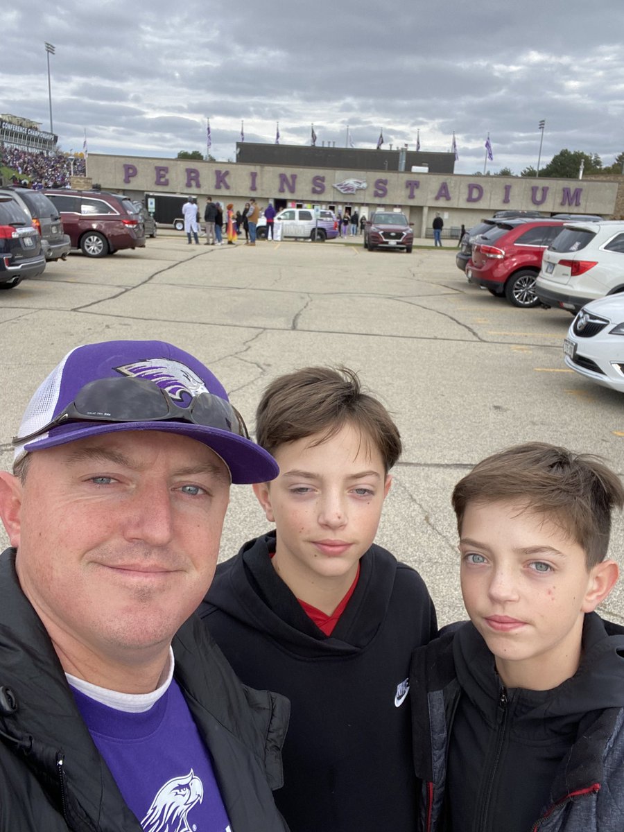 kta1927's tweet photo. Got the afternoon off, so headed to @UWWAthletics for Homecoming🏈!  Brought the twins with me!  Always been a fans of the Warhawks!
Go Hawks!
⚫️🟣🦅
#udubdub https://t.co/cXluTpOeut