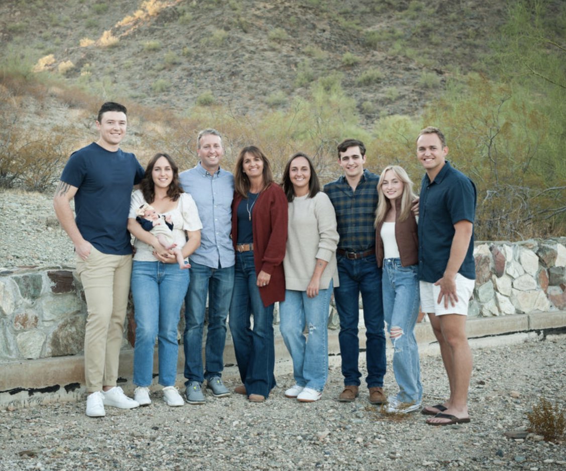 bobgold72's tweet photo. The Gold crew….2023.  Blessed to get all the kids together in AZ a few weeks ago. https://t.co/M5p4AmDgR6