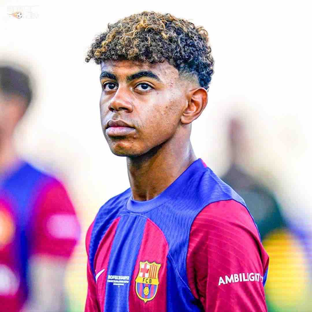 FabrizioRomano's tweet photo. ⭐️ Lamine Yamal makes history again as he becomes youngest player ever to play el Clásico.

He breaks the previous record held by Barcelona player Vicente Martinez from 1941, 82 years ago. https://t.co/QvYCmtL1Dk