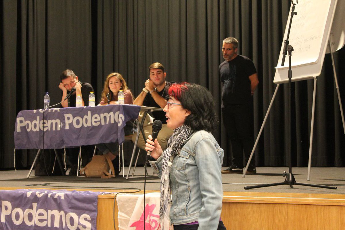 MarisaSaavedraM's tweet photo. #TrobadaMilitant de @Podem_ a #Torrent
amb gent lluitadora i solidària que té clar que la política ha d’estar al servei de la gent treballadora, dels pobles i la justícia. 
Front als poderosos i corruptes, més organització i poder popular! Amb alegria i fermesa, seguim! 💜✊🏽 https://t.co/tonXugkirm